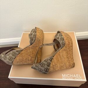 Michael Kors platform iconic lightweight gold cork wedge sandal size 7